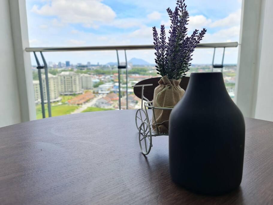 Lovely Vivamall City View With 2 Card Lv10 Apartamento Kuching Exterior foto