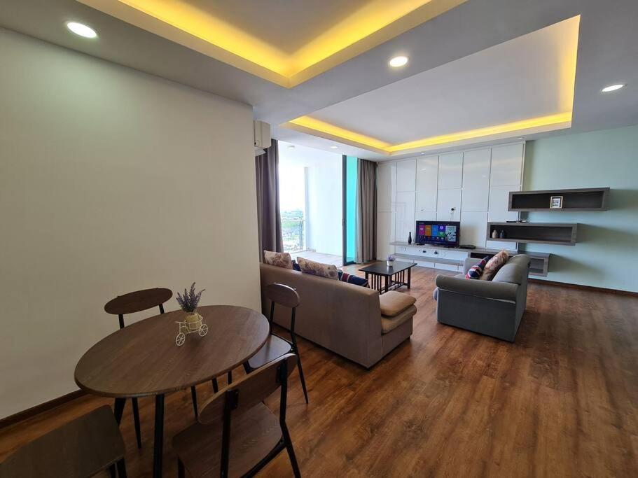 Lovely Vivamall City View With 2 Card Lv10 Apartamento Kuching Exterior foto