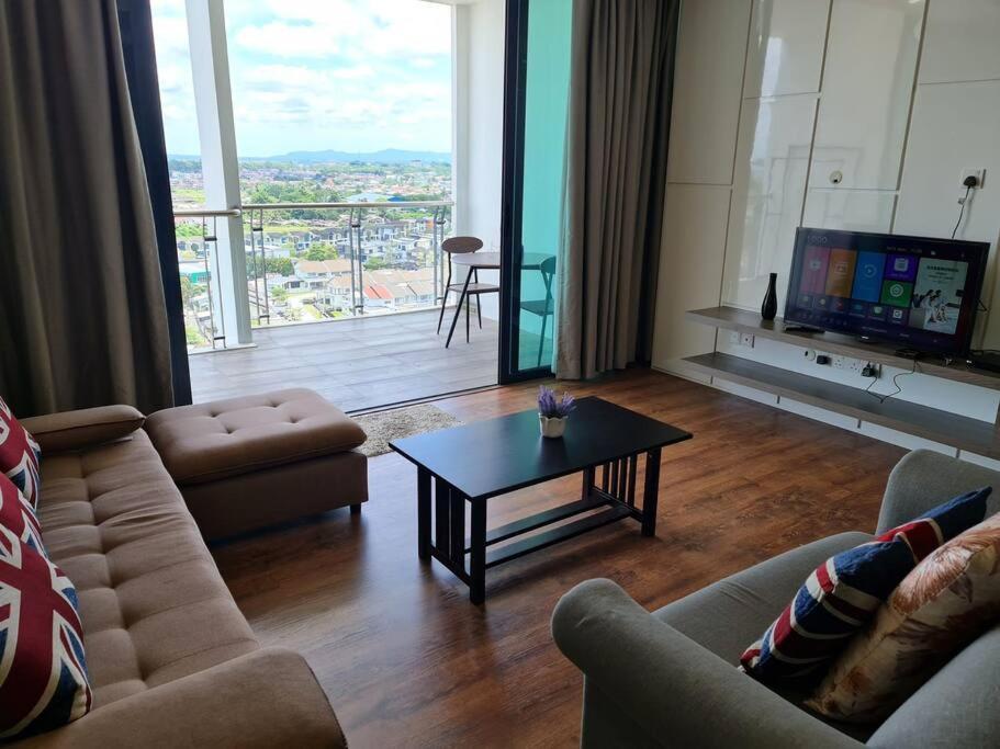 Lovely Vivamall City View With 2 Card Lv10 Apartamento Kuching Exterior foto