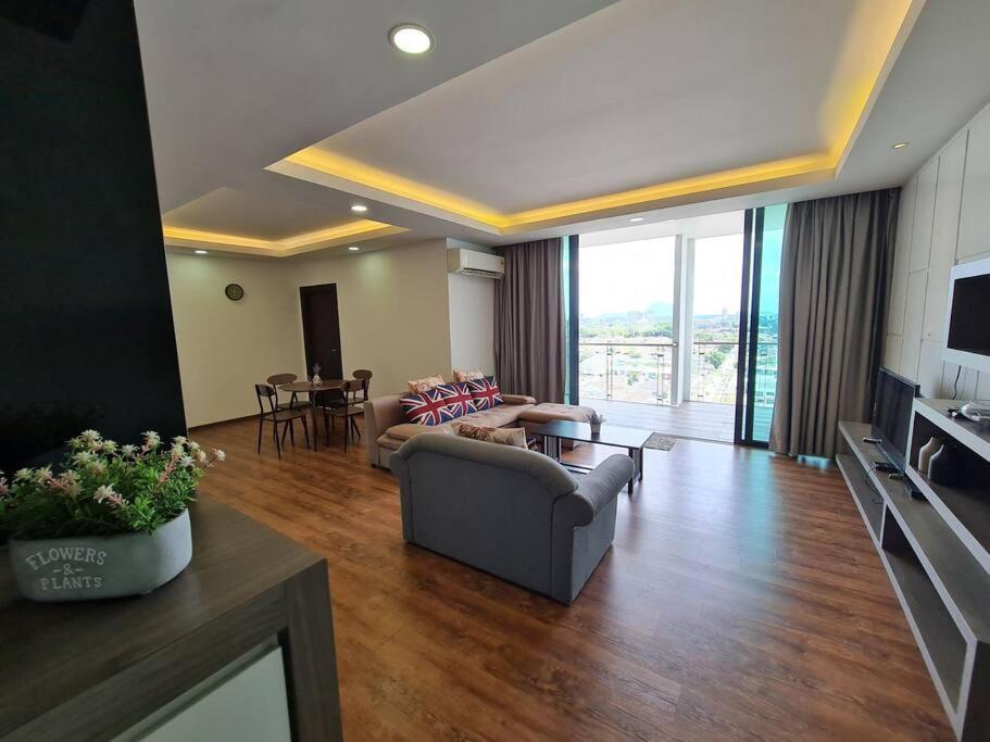 Lovely Vivamall City View With 2 Card Lv10 Apartamento Kuching Exterior foto