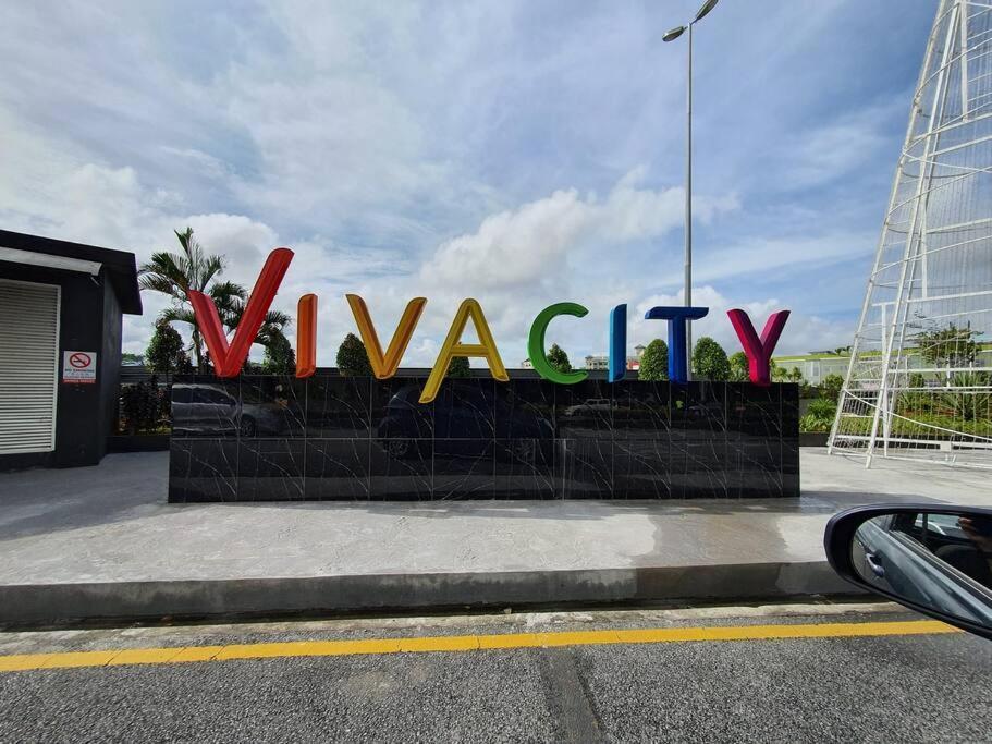 Lovely Vivamall City View With 2 Card Lv10 Apartamento Kuching Exterior foto