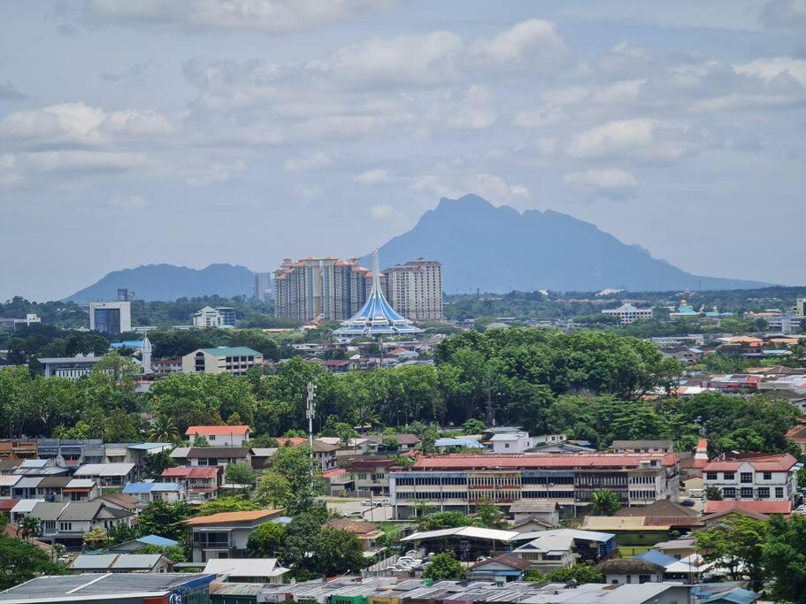 Lovely Vivamall City View With 2 Card Lv10 Apartamento Kuching Exterior foto