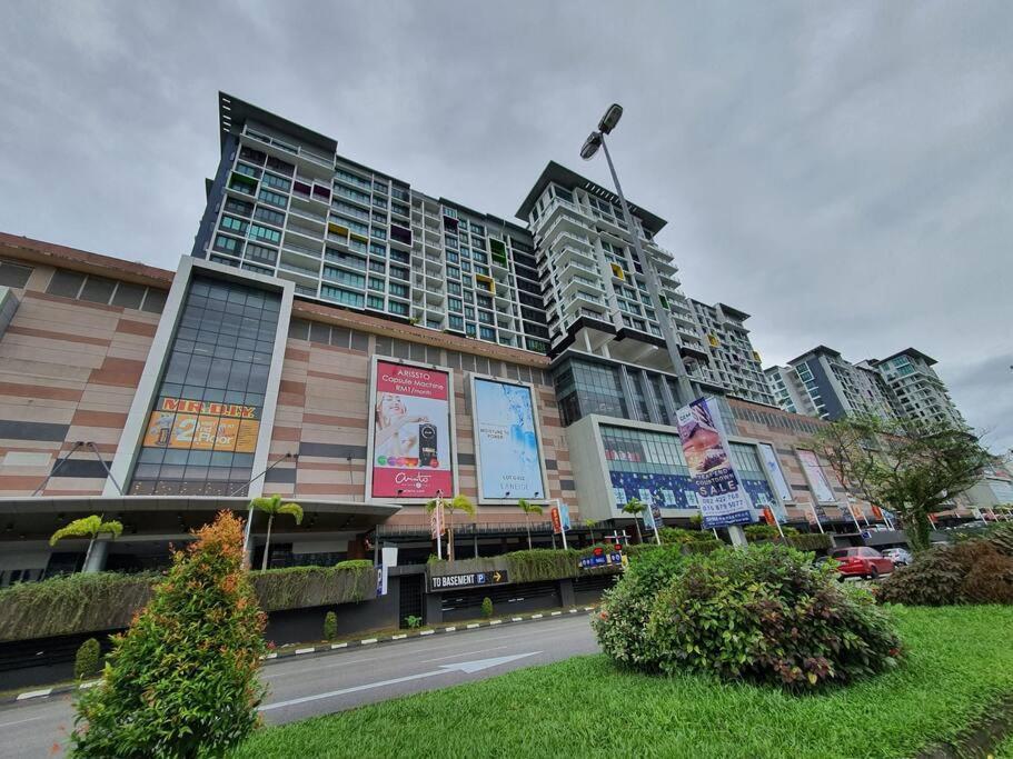 Lovely Vivamall City View With 2 Card Lv10 Apartamento Kuching Exterior foto