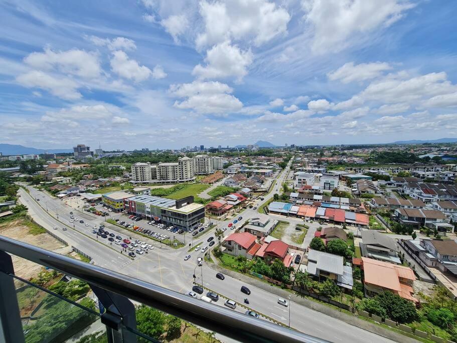 Lovely Vivamall City View With 2 Card Lv10 Apartamento Kuching Exterior foto