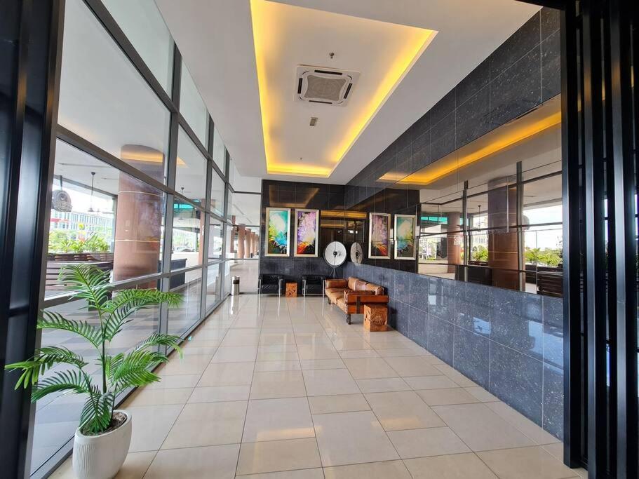 Lovely Vivamall City View With 2 Card Lv10 Apartamento Kuching Exterior foto